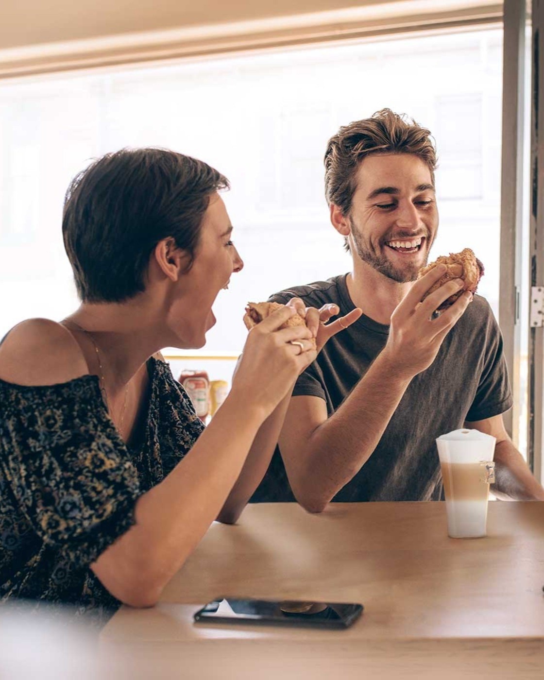 Latte Macchiato, salīdzinot ar Cappuccino: kāda ir atšķirība?
